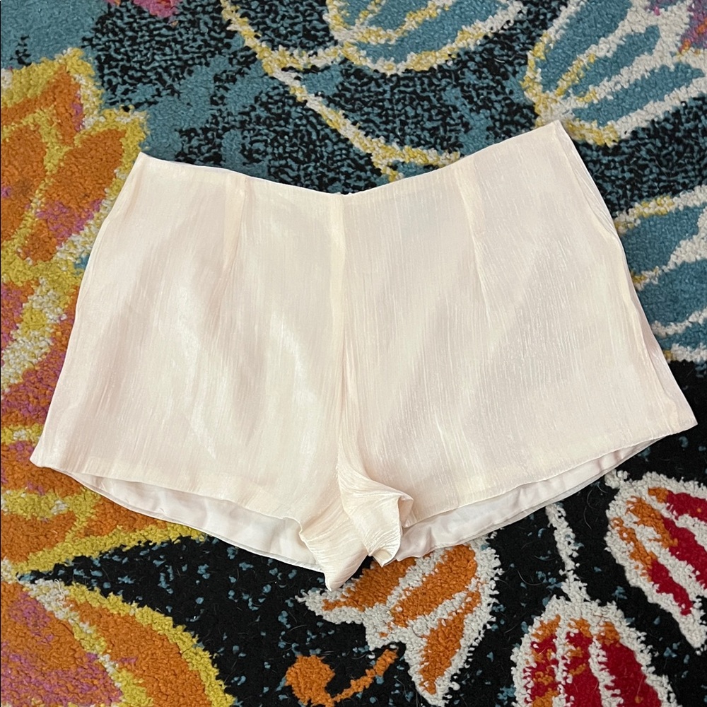 YOJANI Cream Satin Shorts Women’s Small